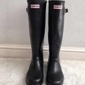 HUNTER Tall Black Boots